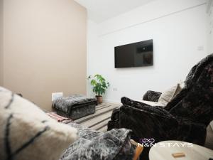 Pentre Place By N And N Stays, Contractor Friendly accommodation, Great disc for monthly stays, Close to Principality Stadium, Town Centre and Train Station, Parking and Fast Wifi