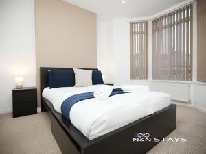 Pentre Place By N And N Stays, Contractor Friendly accommodation, Great disc for monthly stays, Close to Principality Stadium, Town Centre and Train Station, Parking and Fast Wifi