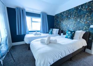 Bright & Airy 4x Bed House with Parking
