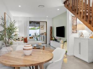 3 Bed Coastal Escape, Pool, 1 Minute walk to Beach