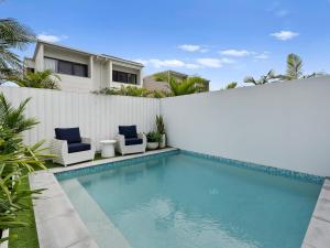 3 Bed Coastal Escape, Pool, 1 Minute walk to Beach