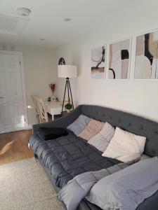 Willow Studio - a self-contained studio w parking
