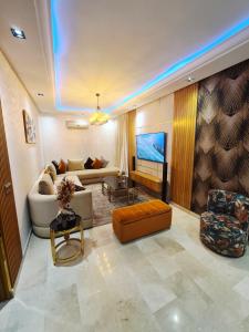 luxury apartment of 80m2 opposite HASSAN 2 MOSQU and SEA , near downtwn from family , INTERDIT COUPLES ARAABIC NON MARIÈ, FORBIDDEN UNMARRIED ARAABIC COUPLES , basement car park FREE