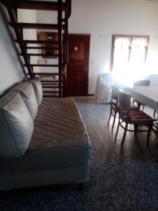 CASA con 3 habitaciones, 2 baños, cochera y patio a 100 metros del mar Durante ENERO y FEBRERO solo se alquila por un MÍNIMO de 7 días