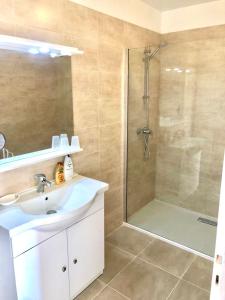 Appartement spacieux à 10 minutes de la plage, vue mer