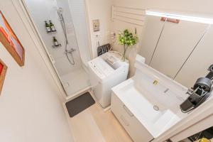 1 min to Station Elevator Access Direct to Narita and Haneda Near Ginza Ueno Shinjuku Disney Shibuya Tokyo Dome Asakusa Skytree