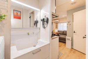 80m to Aoto Station Elevator Access 35 Min Direct to Haneda Airport Direct Train to Narita Airport Easy Access to Ginza Asakusa Disney Skytree Convenience Store and Pharmacy Downstairs