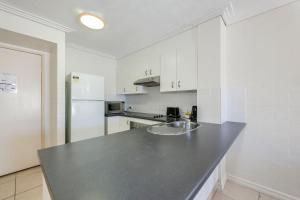 Shoreline Apartments - Unit 4