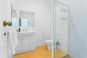 Adelaide Central Artistic bluestone Retreat