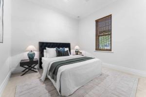 Adelaide Central Artistic bluestone Retreat