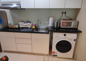 2Bedroom Trefoil Setia Alam Near Setia City Mall 1-7 Pax