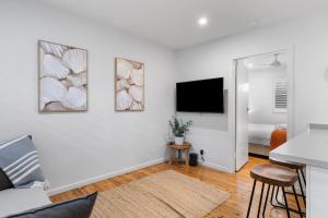 Beach & Brew-Modern 1-Bedroom in Trendy Merewether