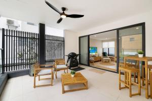 Husky Beach Pad - Walk to the beach