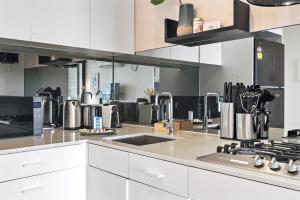 Renovated 2-Bed Apartment with Balcony