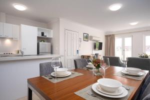 MainStay Suites Kew