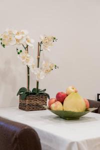 Modern Private 2 BR with 1 bath, 3 beds, West Van