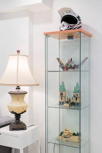 Modern Private 2 BR with 1 bath, 3 beds, West Van