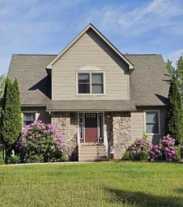 Home in Mount Pocono - Sauna & Lakefront