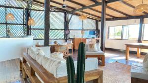 20 Steps beach,Surf,Large Oceanview Residence