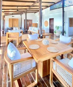 20 Steps beach,Surf,Large Oceanview Residence