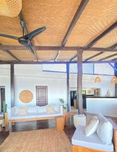 20 Steps beach,Surf,Large Oceanview Residence