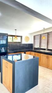 20 Steps beach,Surf,Large Oceanview Residence