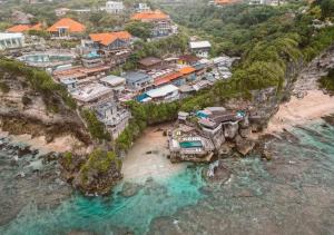 20 Steps at Uluwatu, Surf, Beach, Cave, Cliff, Waves