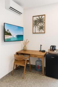 20 Steps at Uluwatu, Surf, Beach, Cave, Cliff, Waves