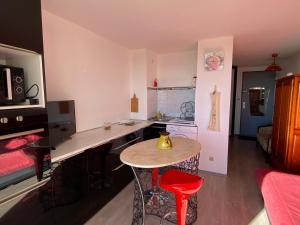 Appartement T2 refait à neuf, 4 pers, vue mer, ascenseur, parking - FR-1-798-60