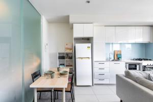 Carlton Skyline Spot with Chill Vibes