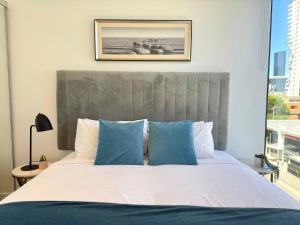 1BR Brisbane one Skyline with Pool, Free Parking and Gym