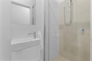 Palm Beach Retreat: Plunge Pool & Coastal Luxe