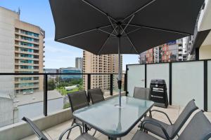 Luxe 2BR Apt | Huge Balcony+BBQ | Adelaide CBD