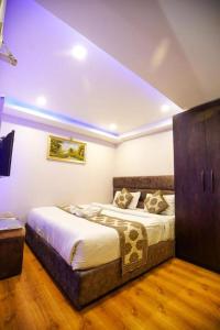 Retreat Hotel Queen