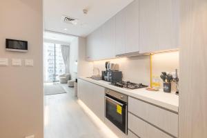 Free housekeeping visits during your stay - StayShort - Stylish JVC Studio for 2 Great Dubai Location