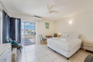 Shoreline Apartments - Unit 4b