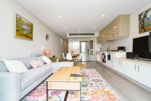 Prime Kingston Modern Apt with Balcony near Lake - Hosted by Canstay