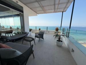 Amazing massive ph at olas altas by los muertos beachfront