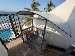 Amazing massive ph at olas altas by los muertos beachfront