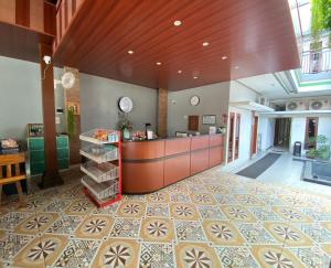 Omah Joglo Bugis Guest House Syariah Cafe & Resto