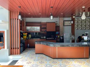 Omah Joglo Bugis Guest House Syariah Cafe & Resto