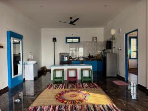 DRV Stays, Private Farm Villa with Plunge Pool, 20 Min From Paragliding