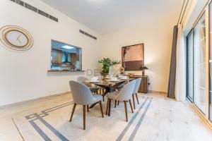 4BR plus Maids Room Villa Near Nad Al Sheba Mall, With Easy Access to Major Dubai Attractions - Nad Al Shiba Third, Nad Al Sheba by Deluxe Holiday Homes