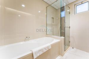 4BR plus Maids Room Villa Near Nad Al Sheba Mall, With Easy Access to Major Dubai Attractions - Nad Al Shiba Third, Nad Al Sheba by Deluxe Holiday Homes