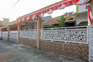 RedDoorz Syariah near Alun Alun Balai Kota Tegal