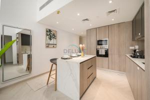 Few Minutes Walk to Circle Mall, Conveniently Close Community Park, and Near the Bus Station for Effortless Metro Access - Oxford Terraces, JVC by Deluxe Holiday Homes