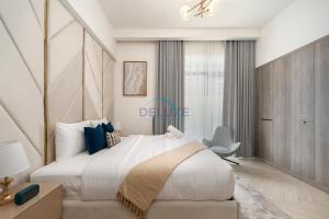 Few Minutes Walk to Circle Mall, Conveniently Close Community Park, and Near the Bus Station for Effortless Metro Access - Oxford Terraces, JVC by Deluxe Holiday Homes