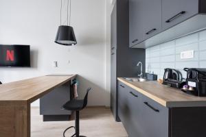 Ellies Downtown Apartment