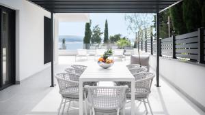 Luxury Holiday Villa with pool by Villas Guide