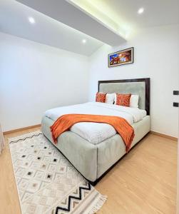 Elegant classy apartment with swimming pool ,fully equipped gym ,child play area and close proximity to shopping malls and great breathtaking views